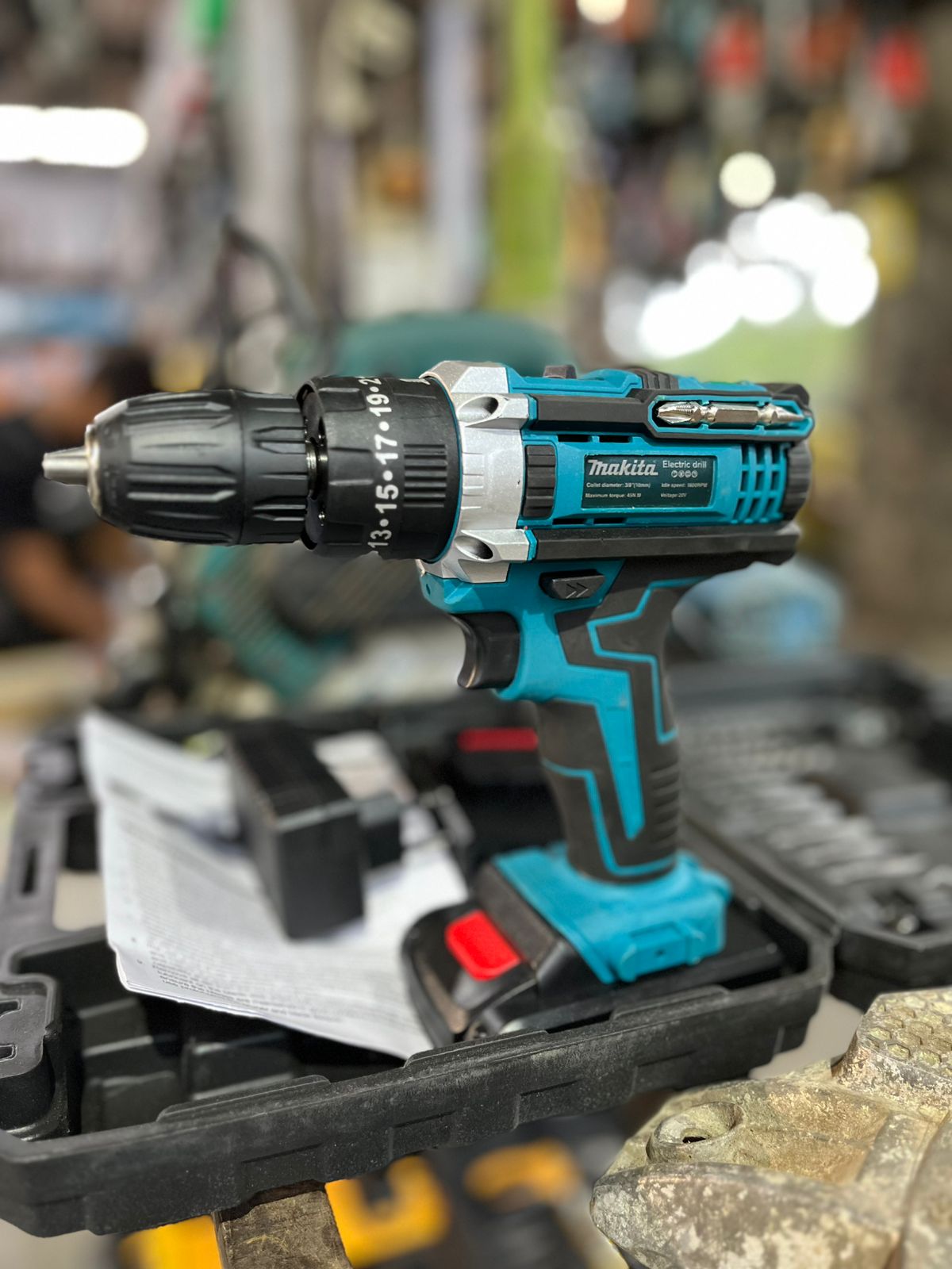Makita Cordless Driver Drill 21V 2lithium battery